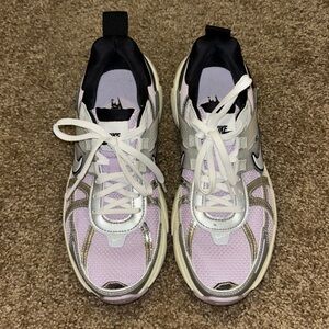 Nike Women's V2k sneakers